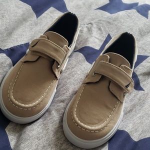 Boys shoes